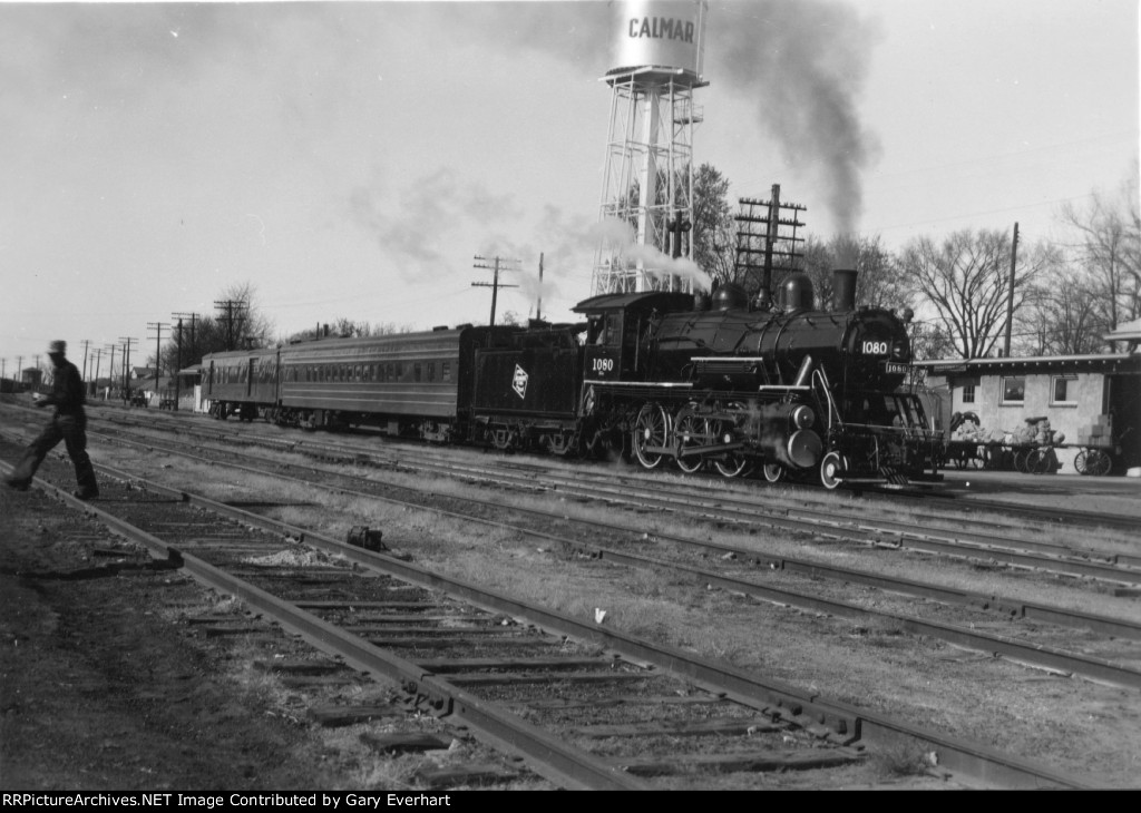 MILW 4-6-0 #1080 -<Milwaukee Road